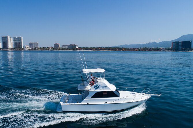 Bertram 38' Convertible Boat in Puerto & Nuevo Vallarta - Snacks, drinks, and the Ocean Grill custom stop