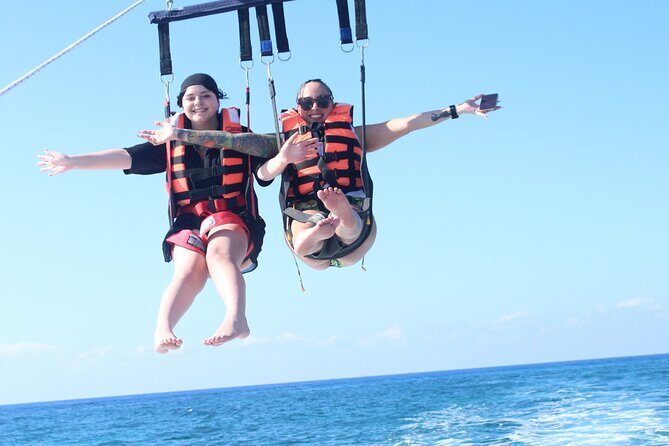 Best Parasailing Cozumel + Locker - The 15-minute parasailing flight: what actually happens