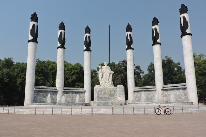 Bike tour in the Chapultepec Forest and Roma Condesa - Condesa on two wheels: Parque España, Audiorama, and Avenida Amsterdam