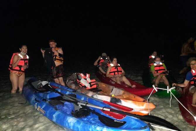 Bioluminescence Tour in Kayak in Holbox Island - On the water: the kayaking portion in the dark