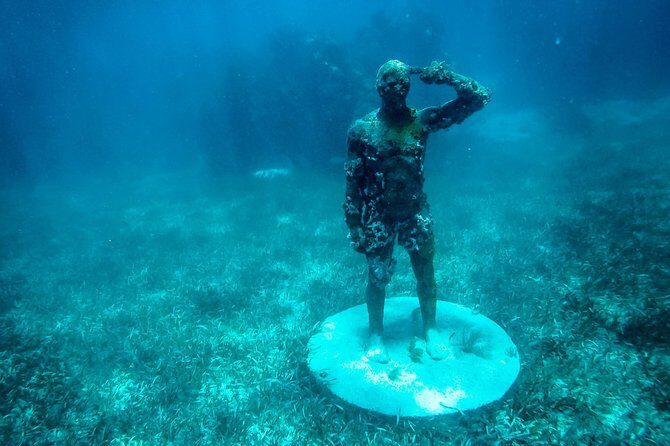 Breathtaking experience driving a speedboat in Cancun with Snorkeling included - Guides, group size, and the vibe you should expect