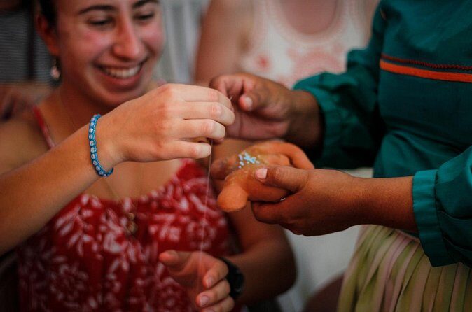 Bucerias Cultural Day Tour: Local Artisans, Handcrafts and Mexican Lunch - Guides and translation: how the Human Connections approach works