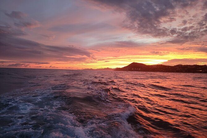 Cabo Arch Sunset Yacht Tour - Dinner & Drinks — Up to 18 Guests - Group size and comfort: how to choose the right headcount