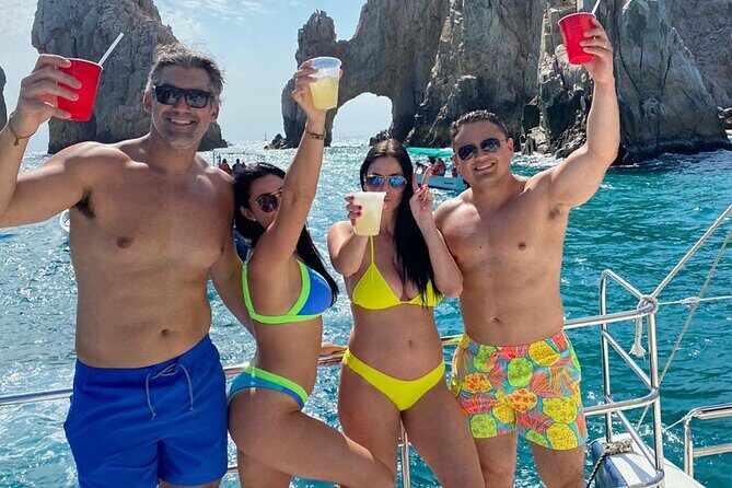 Cabo Blue Snorkeling Cruise, Open Bar and Lunch in Cabo San Lucas - The Arch of Cabo San Lucas (El Arco): Photo Time, Crew Help, and Timing