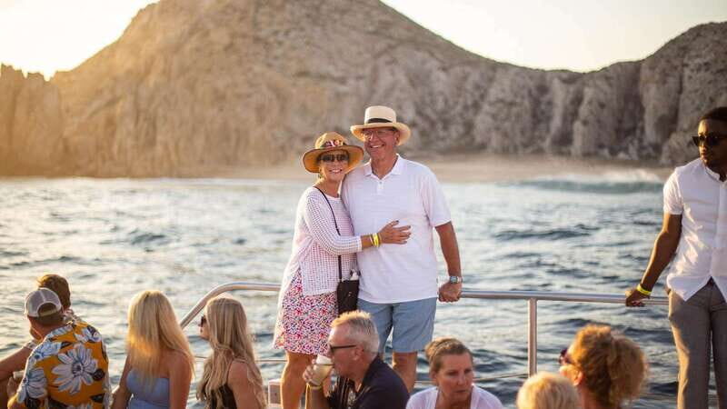 Cabo San Lucas: 2 Hour Sunset Cruise with Food and Wine - Photo Stop and Scenic Stretch: Why the Timing Feels Right