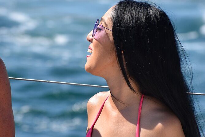 Cabo San Lucas Boat Tour with Snorkeling, Open Bar, and Lunch - Snorkeling at Pelican Rock: what “protected” snorkeling really feels like