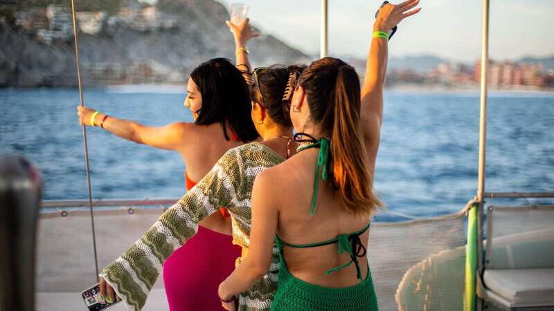 Cabo San Lucas: Sunset Party Cruise with Open Bar - Sunset Timing: Pacific Views with a Party-Friendly Twist