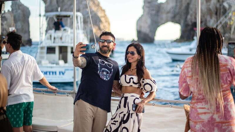Cabo San Lucas: Sunset Party Cruise with Open Bar - Free Time on the Cruise: How to Use the Extra Half Hour
