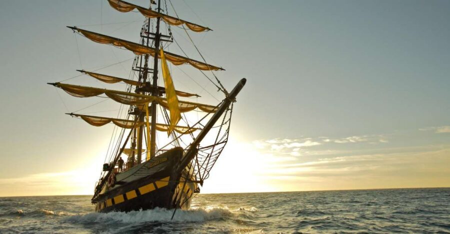 Cabo San Lucas: Sunset Pirate Ship Cruise with Dinner Show - The first sail: cruising under the Arch of Cabo San Lucas