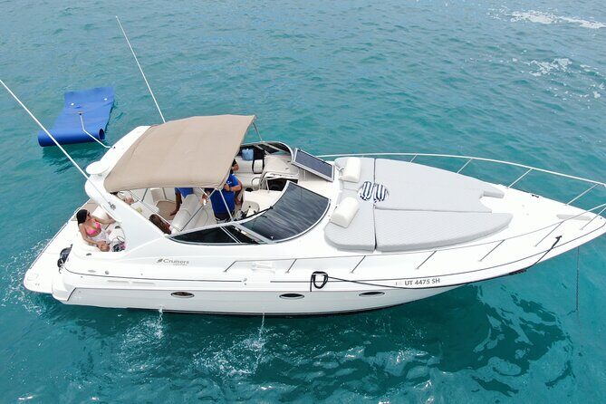 Cabo San Lucas Yacht Rental all inclusive - Stop 1: El Arco de Cabo San Lucas and the Sea Lion Colony