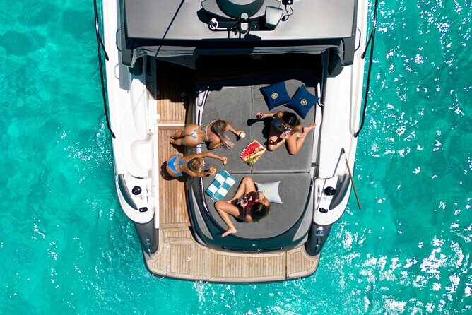 Cancun: 4-Hour All Inclusive Luxury Yacht – 50' Cranchi - The crew vibe: Captain Oscar and the service rhythm