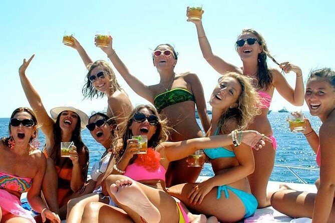 Cancun Adults Only Party Cruise to Isla Mujeres with Open Bar - Isla Mujeres downtown free time: shopping, photos, and extra add-ons