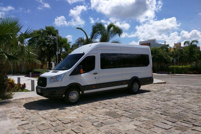 Cancun Airport Private Transfer to Hotels - Finding Your Driver: Signs, WhatsApp, and Reading the Ticket