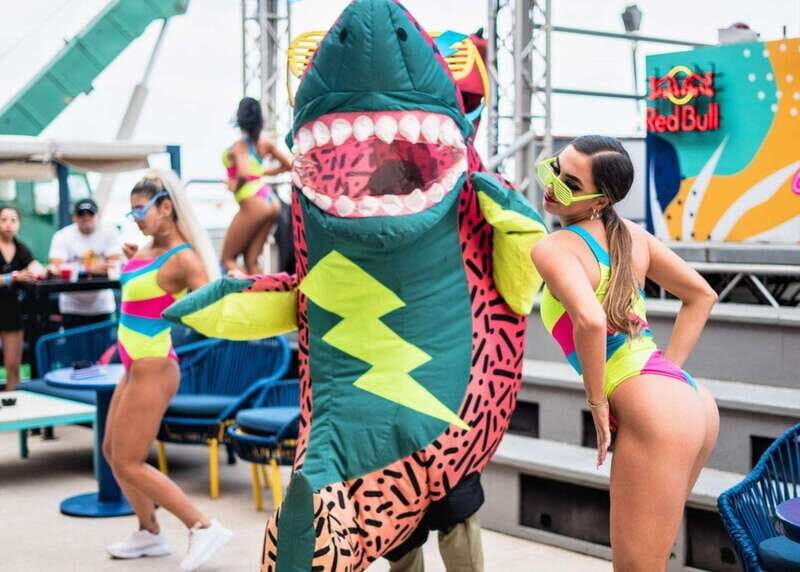 Cancún: Coco Bongo Beach Party Experience - Food, Cocktails, and the Wristband Advantage