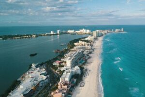 Cancun Guided Sightseeing, Shopping and Tasting Tour - Letras Cancun and Playa Delfines: the view you came for