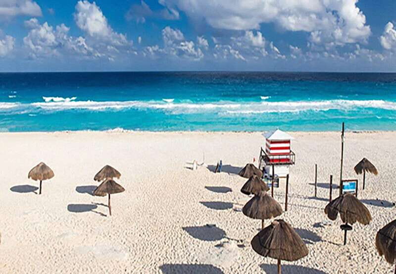 Cancun: Hop-On-Hop-Off Sightseeing Bus Tour - Centro circuit stops: parks, promenades, and local shopping hits