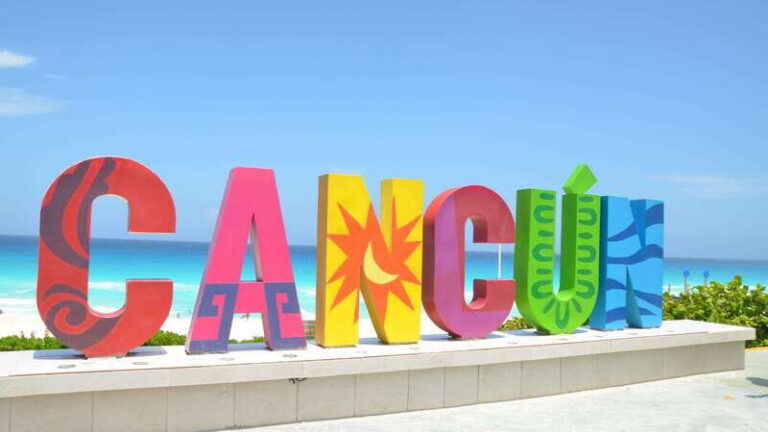 Cancun: Hop-On-Hop-Off Sightseeing Bus Tour - Hotel Zone vs Centro: how the day is really shaped