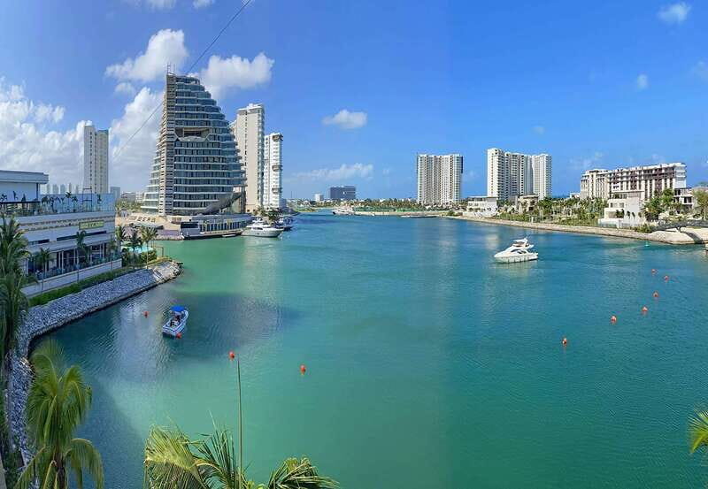 Cancun: Hop-On-Hop-Off Sightseeing Bus Tour - Who should book this tour?