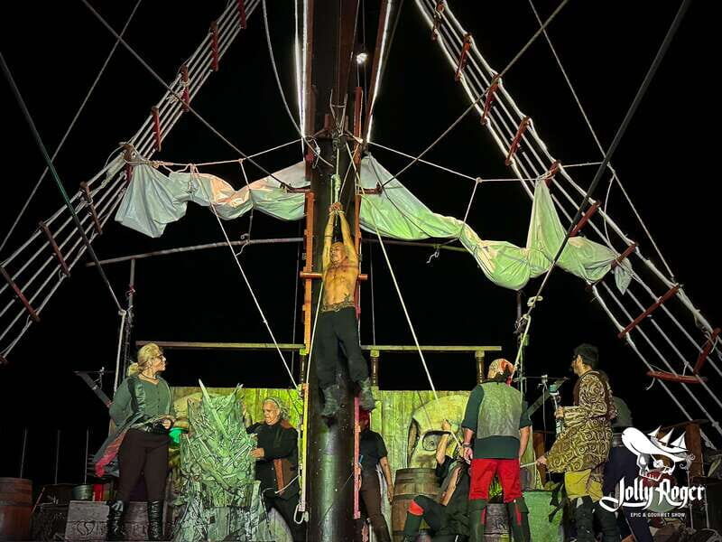 Cancún: Jolly Roger Pirate Dinner Cruise 2025 - Fireworks and the Night Finale: When the Bay Becomes the Stage