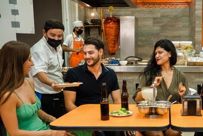 Cancun Taco & Mexican Food Tour with Tequila Tasting - Stop 5: a slightly spicy, meaty taco at Los de Jalisco