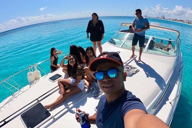 Cancun yachts rental BEATIFUL YACHT 46FT, 15 PAX MAX 25P6 - Crew Service, Music, and BYOB: What the On-Board Setup Means