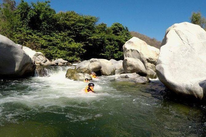 Canyoning in the Oaxacan Coast Canyons - Safety and guide attention: what “small group” means on the rocks