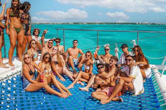 Catamaran Booze Party With Open Bar in Cancun - The Open Bar: Drinks, Tempo, and Hydration Reality