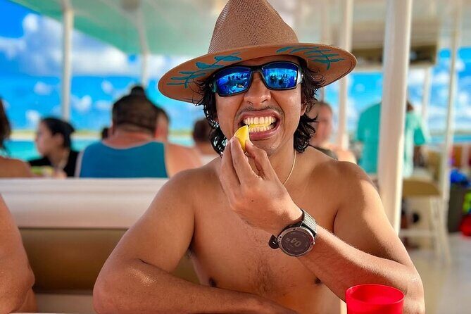 Catamaran Excursion + Open bar + Snorkeling at El Cielo - The open bar: beer and margaritas, but plan for timing