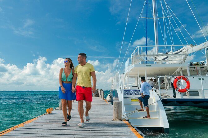 CATAMARAN to Isla Mujeres, Snorkel & Beach Club by Xcaret - Isla Mujeres at Zaza Yacht & Beach Club: The Comfort Stop