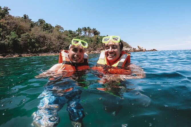 Catamaran Yelapa Beach Tour with Snorkeling, Food and Open Bar - Catamaran return: games, contests, and open bar on the high seas