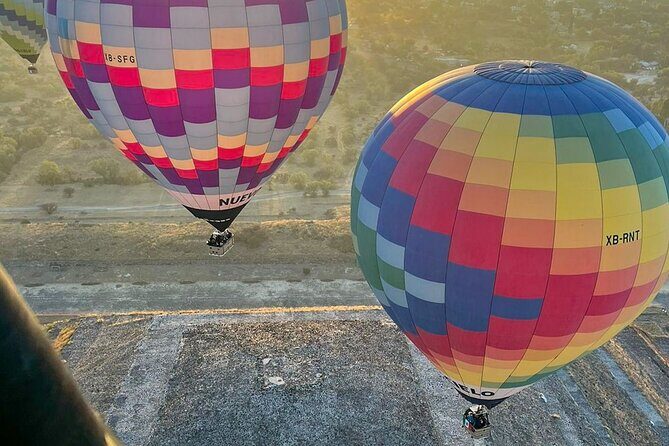 CDMX balloon flight, breakfast, pickup and visit to Teotihuacán - Craft shops and the mezcal tasting: a Mexican culture add-on