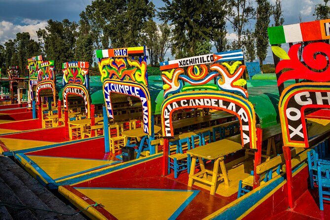 CDMX Enjoy a unique tour of Xochimilco and Coyoacán - UNAM’s central campus murals: the art stop that turns into a story