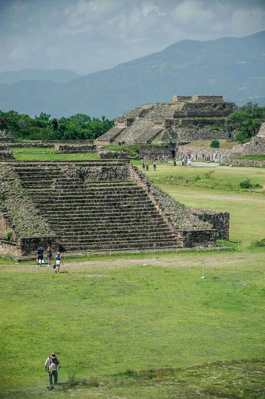CDMX: Tour of the ruins of Teotihuacan, Tlatelolco, and Guadalupe - The Mexican fiesta finish: food, music, and dancing in a real-world setting