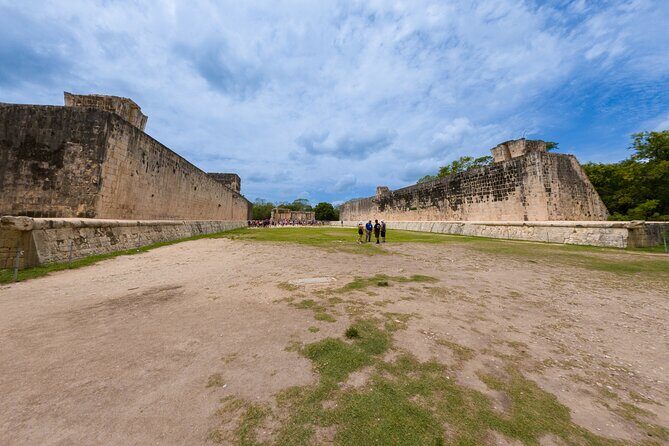 Chichen Itza Cenote and Valladolid from Cancun - Valladolid: a quick colonial square break (not a long stay)