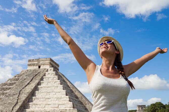 Chichén Itzá, Cenote Suytún, and Cenote Ikkil Guided Tour - Cenote Ik-kil: Where the Buffet and the Swim Both Land