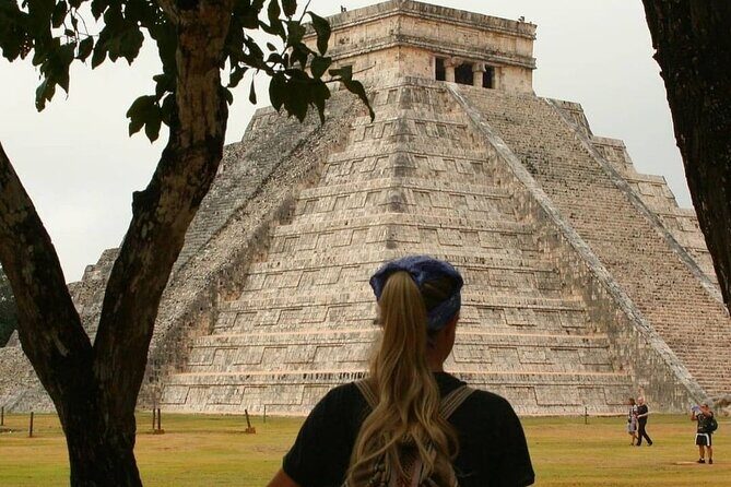 Chichén Itzá, Cenote Suytún, and Cenote Ikkil Guided Tour - Guide and Group Dynamics: When English Help Goes Smooth (and When It Doesn’t)