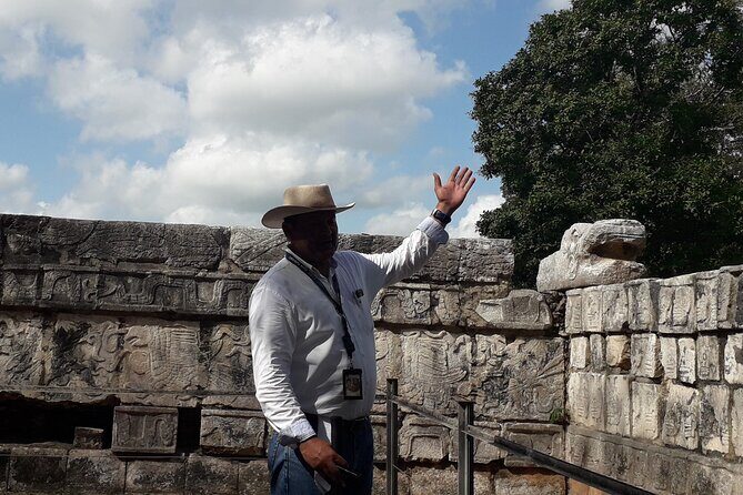 Chichen Itza, Cenote Swim & Izamal Magic Town with Buffet Lunch - Izamal in 1 hour: yellow streets and a quick climb for views