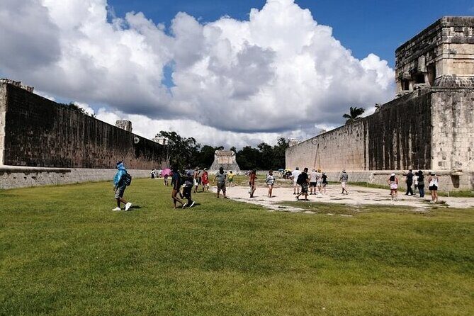 Chichen Itza Deluxe, 2 Cenotes tour From Playa del Carmen - English, Guides, and the Reality of Shared Narration