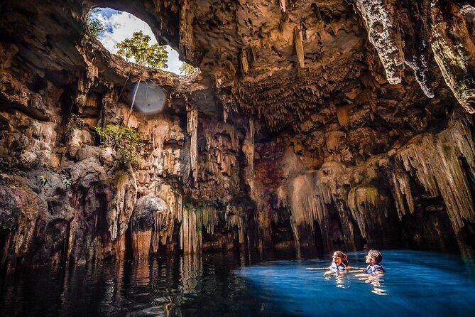 Chichen Itza Deluxe Guided tour with lunch - Valladolid break: lunch at La Casona and time in the square