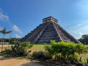 Chichen Itza: Guided Tour with Valladolid & Cenote Chichikan - Chichén Itzá with a certified guide: what to focus on
