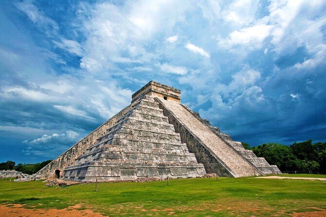 Chichen Itza Ik kil and Suytun Cenote Tour from Cancun - Chichén Itzá in a group: 2 hours with bilingual guidance