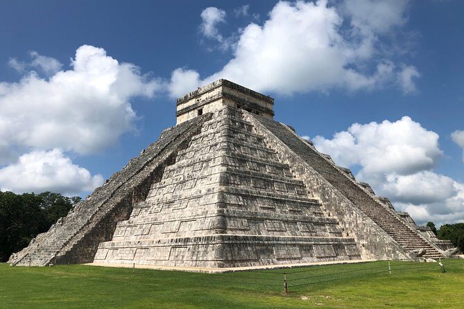 Chichen Itza Max - Valladolid in two bites: colonial zócalo time and a market stop