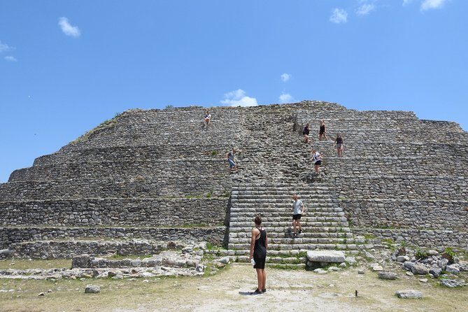 Chichen Itza, Private Cenote/Food Experience & the magic Izamal - Izamal, the yellow town: pyramid climb plus mellow time