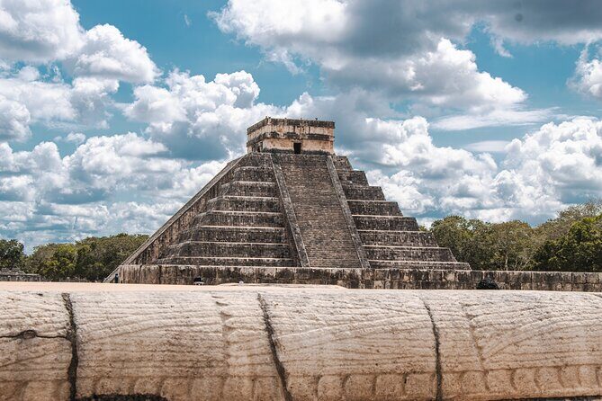 Chichen Itza with exclusive Cenote Maya and Valladolid free time - Chichén Itzá first: the perfect start for a hot, famous site