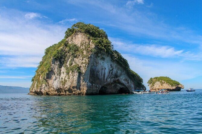 City Tour Express in Puerto Vallarta and Paradise Beaches - Playa Colomitos: crystal-clear water and a crowd plan (Madagascar)