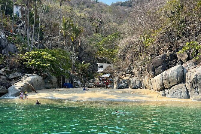 City Tour Express in Puerto Vallarta and Paradise Beaches - Bay of Banderas in an open-top truck: photos first, questions later