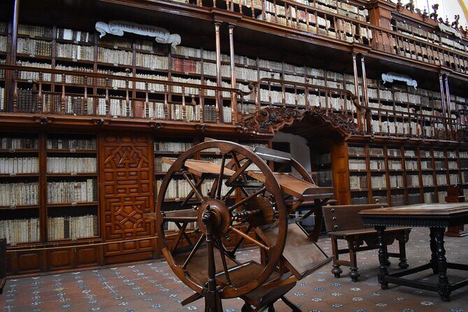 City walking tour in Puebla (private tour) - Mercado El Parián: Talavera, textiles, toys, and real shopping time