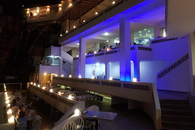 Cliff Diver De Luxe with Different Options at "La Quebrada" - The meal at La Perla: what you’ll likely get and how to order smarter