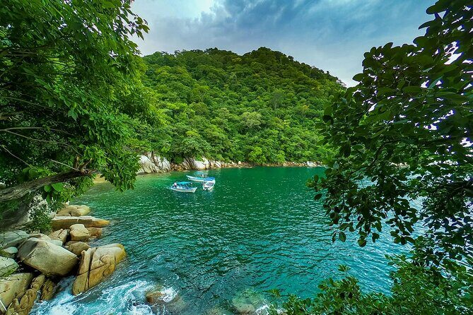Coastal and Jungle Hiking Tour along 6 Beaches of Puerto Vallarta - The boat ride back from Las Ánimas to Boca: when the day turns scenic