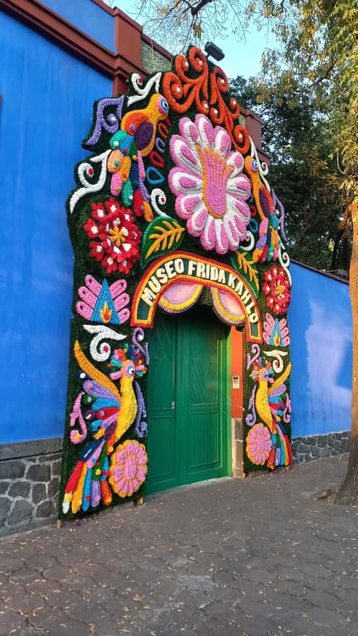 Coyoacán: History and Life of a Magical Neighborhood - Parroquia San Juan Bautista and the former convent: where architecture does the talking